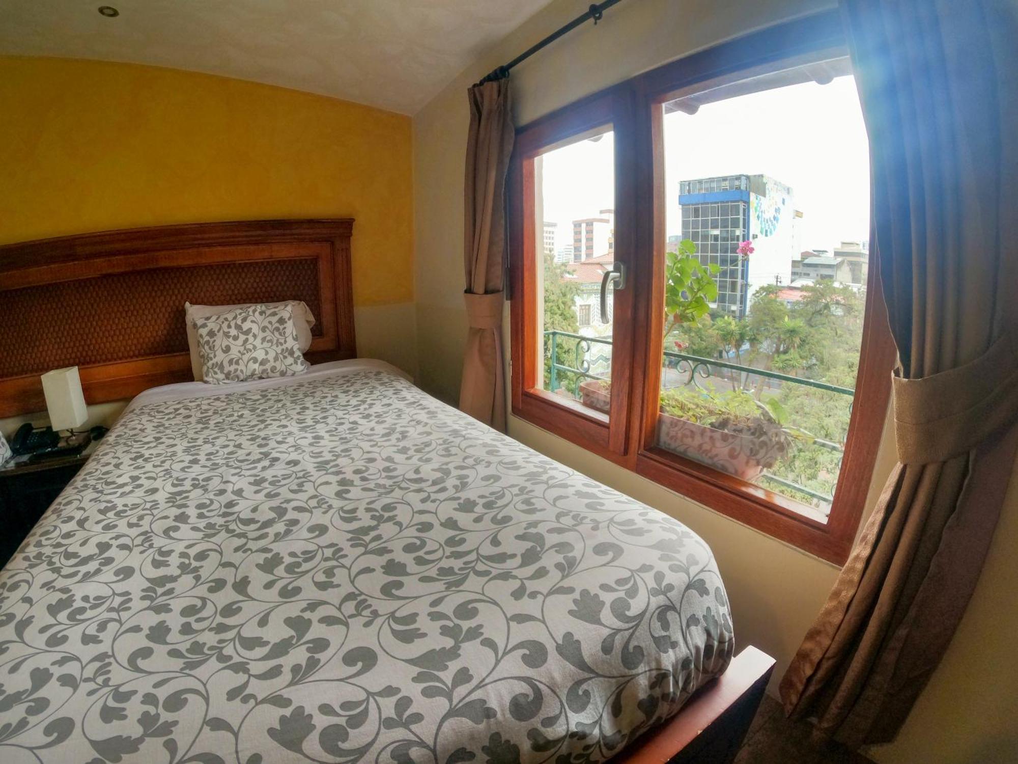 Artplaza Hotel Quito Exterior photo