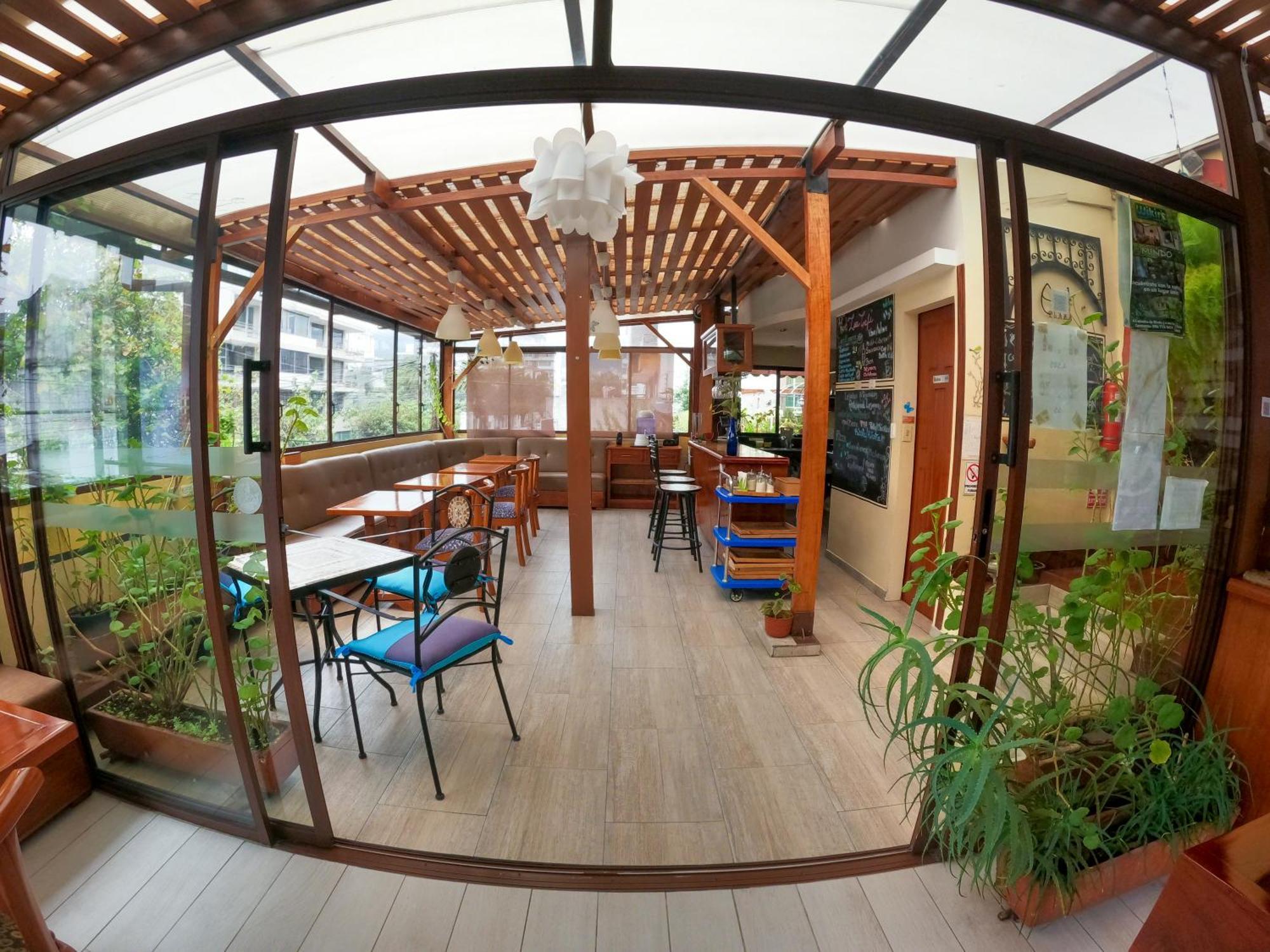 Artplaza Hotel Quito Exterior photo